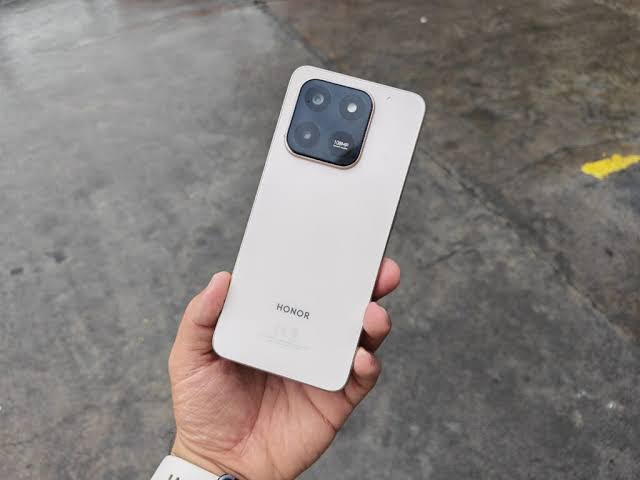 Saya Pakai Honor X7d untuk Memotret di Siang dan Malam Hari, Hasilnya Cukup Tajam